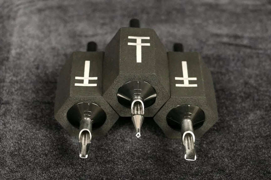 Hexagonal grips displaying different needle formations