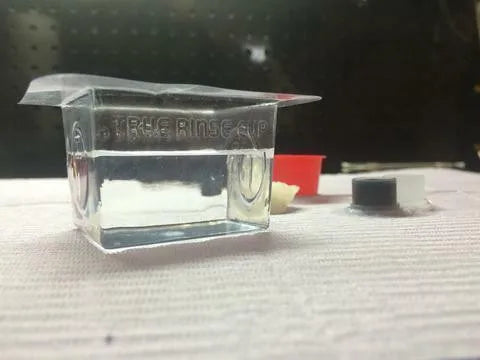 Rinse cups with hooks for cartridges to allow needle tips to sit in the water and not dry out